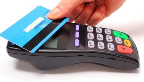 Bargeldloses Bezahlen ist äußerst praktisch. Doch man sollte sich auch der Gefahren bewusst ...