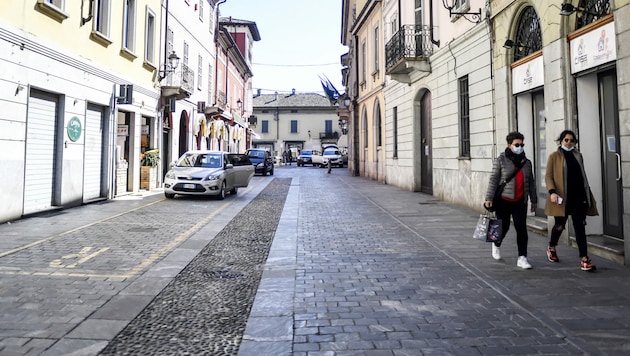 Die Straßen sollen wieder so menschenleer werden, wie im Frühjahr 2020. (Bild: AP)