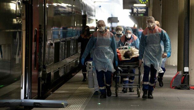 TGV-Sonderzüge bringen schwer erkrankte Covid-19-Patienten aus den überfüllten Krankenhäusern von Paris in die Bretagne. (Bild: AFP)