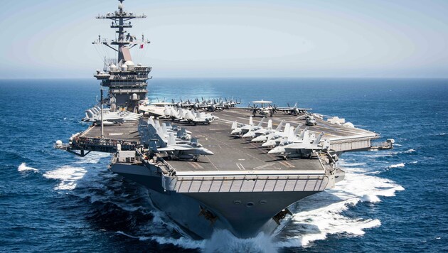 Es gibt bereits 550 Corona-Infektionen auf dem US-Flugzeugträger USS Theodore Roosevelt. (Bild: AFP)