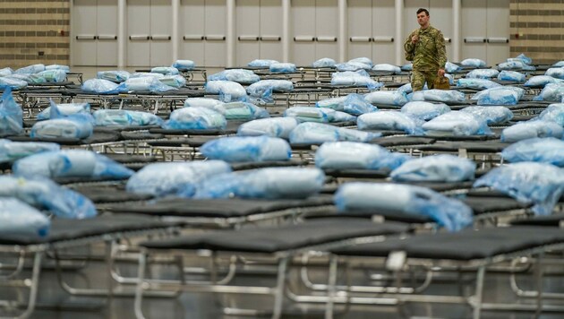 Die Nationalgarde bereitet Notspitäler vor. (Bild: AP)