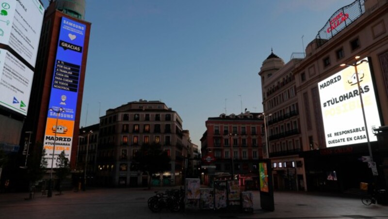 Verlassene Straßen in Spaniens Hauptstadt Madrid (Bild: AP)