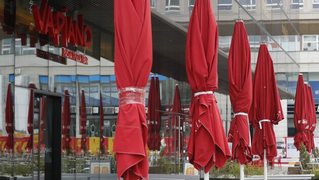 Die deutsche Restaurantkette Vapiano stellt inmitten der Corona-Krise einen Insolvenzantrag. In Österreich sind 17 Filialen mit rund 500 Mitarbeitern betroffen. (Bild: AFP)