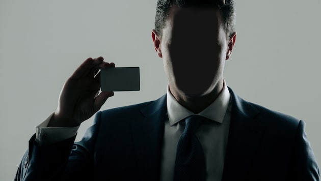 Die Unbekannten hatten sich als Geschäftsführer und Rechtsanwalt der alleinigen Gesellschafterin des Unternehmens ausgegeben.