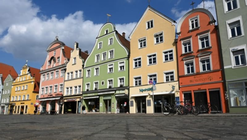 Geschlossene Geschäfte in der Altstadt von Landshut, Bayern (Bild: AFP)