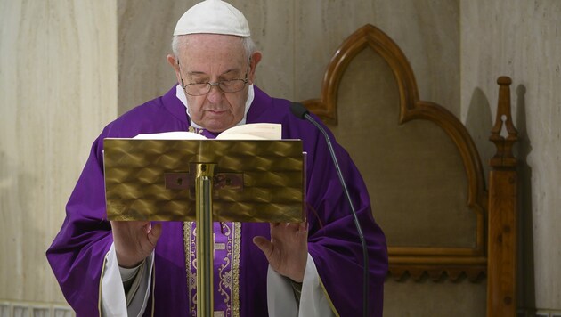 Papst Franziskus feiert aktuell die Frühmesse ohne Besucher. (Bild: AFP)