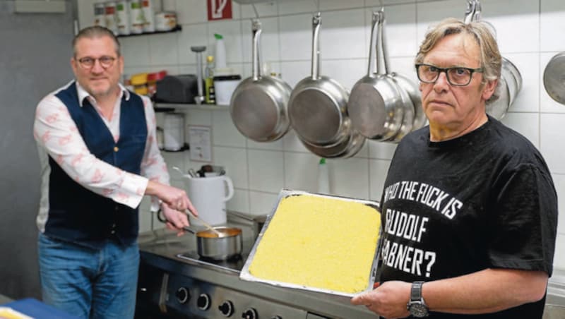 Rudi Grabner (r.) initiierte die Aktion. Ingmar Götzloff (l.) macht gerne mit. (Bild: Horst Einder/ Flashpictures)