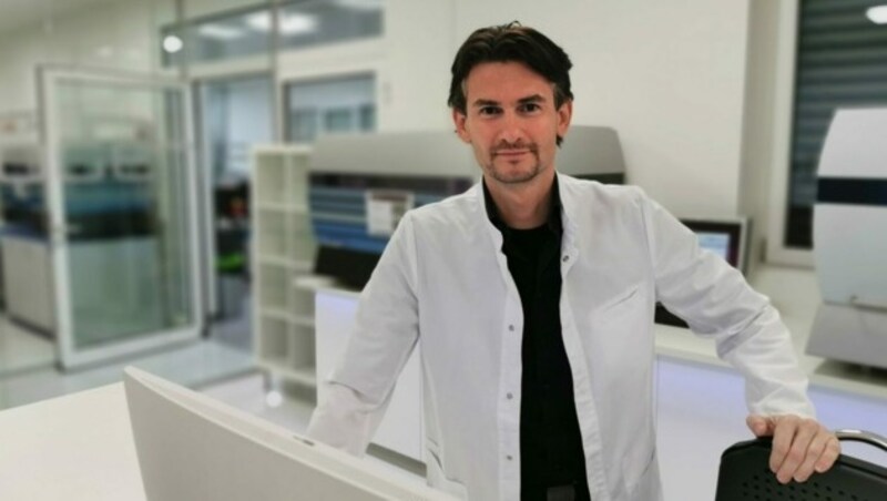 Der Molekularbiologe Daniel Wallerstorfer will in seinem Labor künftig Coronavirus-Tests analysieren. (Bild: Novogenia)
