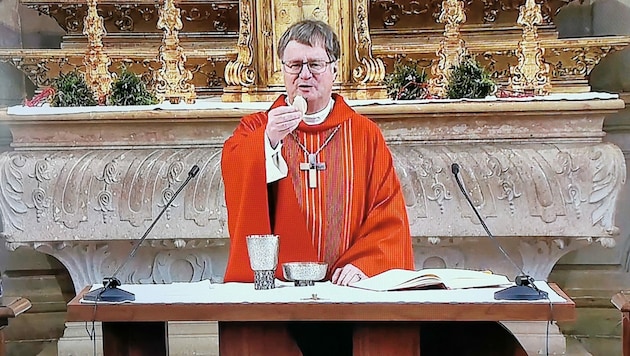 Bischof Manfred Scheuer hielt den Gottesdienst zum Palmsonntag in der Priesterseminarkirche in Linz. (Bild: Barbara Kneidinger)