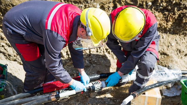 Die Reparaturarbeiten am Erdkabel dauern an (Bild: Netz Oberösterreich GmbH)