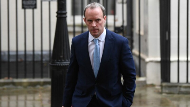 Der britische Außenminister Dominic Raab könnte die Amtsgeschäfte von Johnson übernehmen, falls dieser gesundheitlich nicht mehr dazu in der Lage wäre. (Bild: AFP)