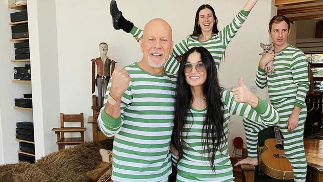 Demi Moore und Bruce Willis feierten eine schräge Quarantäne-Pyjamaparty. (Bild: instagram.com/buuski/)