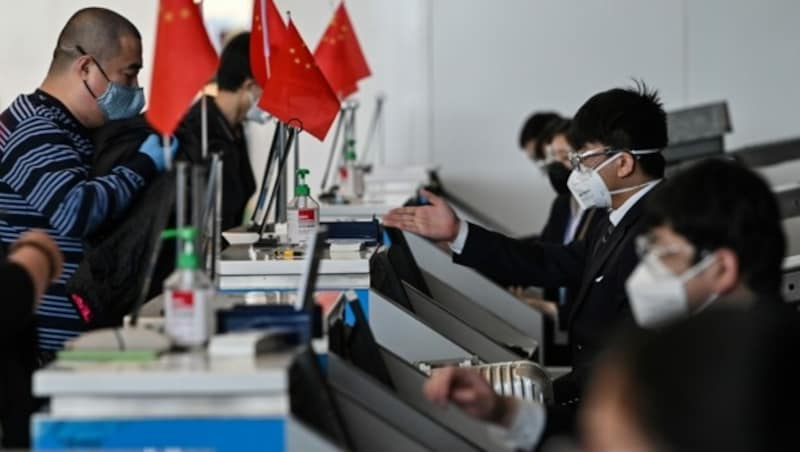 Tianhe Flughafen von Wuhan: Tausende Reisende verlassen die chinesische Millionenmetropole. Nach zweieinhalb Monaten dürfen sie den Ausgangsort der Corona-Krise wieder verlassen. (Bild: AFP)