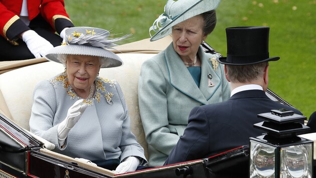 Queen Elizabeth und Prinzessin Anne 2019 in Ascot (Bild: AFP)
