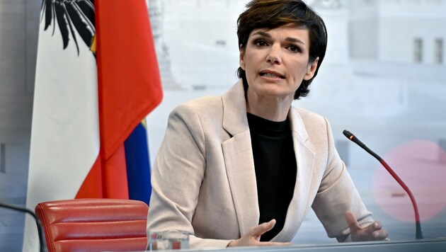 SPÖ-Chefin Rendi-Wagner (Bild: APA/HERBERT NEUBAUER)