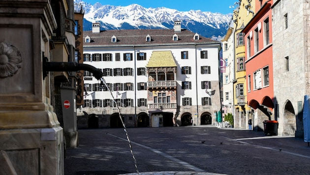 Die leere Innsbrucker Altstadt. Mittlerweile ein gewohntes Bild. (Bild: APA/EXPA/ERICH SPIESS)