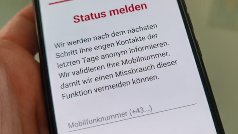 Um Missbrauch vorzubeugen, muss man für die Warnung eine Telefonnummer angeben. Die braucht das Rote Kreuz, um einen SMS-Bestätigungscode für die Meldung zu schicken. (Bild: Dominik Erlinger)