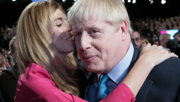 Boris Johnson und seine Verlobte Carrie Symonds (Bild: AFP)