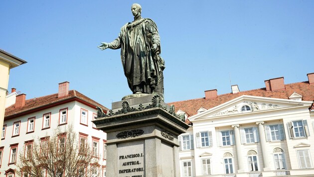 Eine Statue von Kaiser Franz I. am Grazer Freiheitsplatz. (Bild: Sepp Pail)