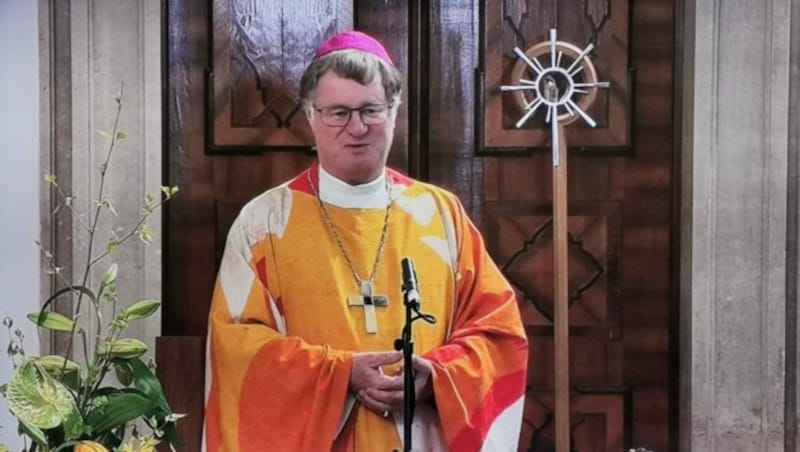 Bischof Manfred Scheuer beim Gottesdienst aus der Priesterseminarkirche in Linz am Ostersonntag. (Bild: Barbara Kneidinger)