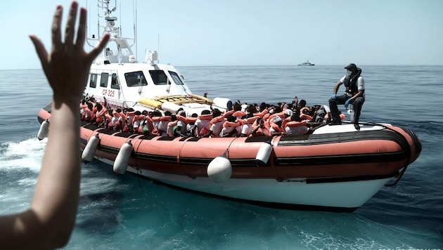 Vor Kap Verde wurden Dutzende Flüchtlinge gerettet. (Bild: AFP (Symbolbild))