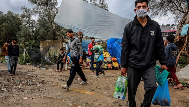 Das berüchtigte Flüchtlingslager Moria auf der griechischen Ägäisinsel Lesbos: Griechenland rechnet bald wieder mit mehr Ankünften von Flüchtlingen aus der Türkei. (Bild: AFP)