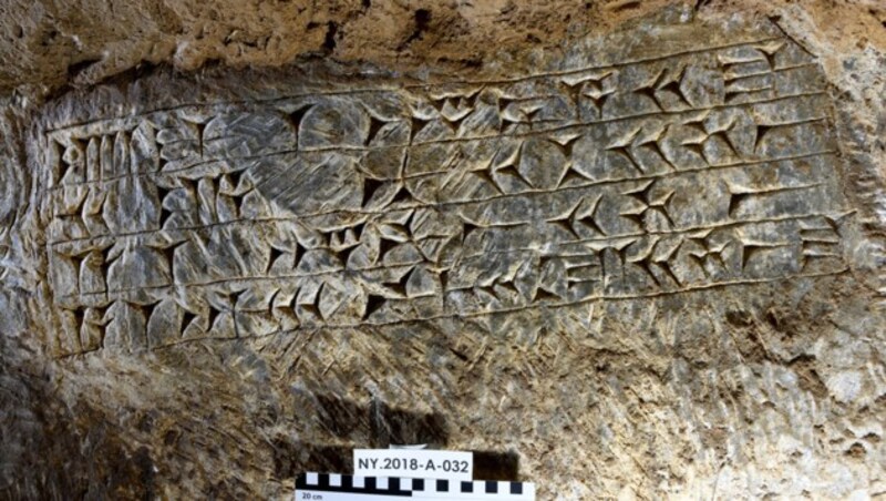 Wandplatte mit einer Inschrift des assyrischen Königs Assurbanipal (668 bis 631 vor Christus) (Bild: Peter A. Miglus (Universität Heidelberg))