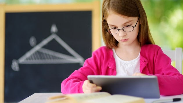 Schüler sollen nun doch später Tablets und Laptops für den Unterricht verwenden.