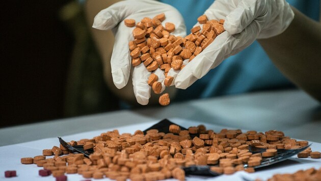 Methylenedioxymethamphetamine (MDMA) werden unter anderem als Ecstasy vertrieben. (Symbolbild) (Bild: AFP)
