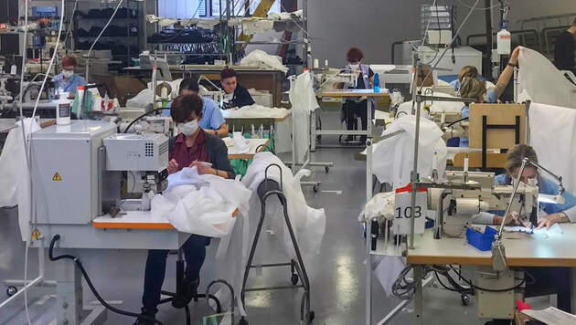 Die Modeindustrie in der Lombardei wird gestaffelt ihre Arbeit aufnehmen. (Bild: AFP)