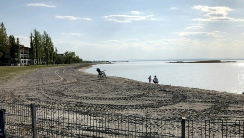 Fast keine Menschen am Neusiedler See (Bild: APA/MARIO MICHLITS)