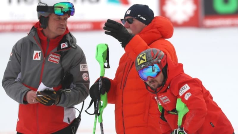 Mike Pircher (li.) mit Ferdinand und Marcel Hirscher (Bild: GEPA )