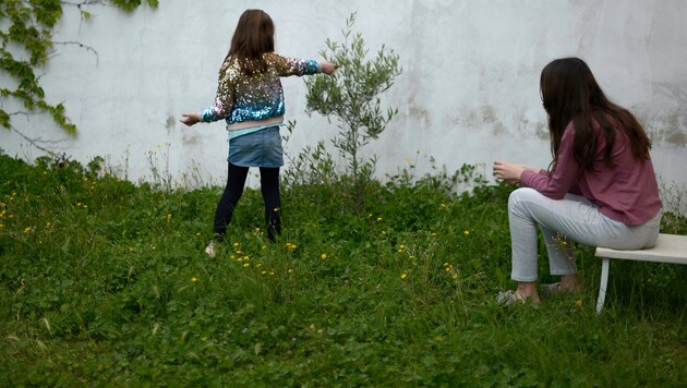 Spanischen Kindern ist es momentan nicht erlaubt, das Haus zu verlassen. (Bild: AFP)