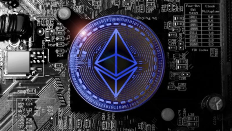 Auch die zweitwichtigste Kryptowährung Ethereum stürzte am Montag ab. (Bild: ©Tobias Arhelger - stock.adobe.com)