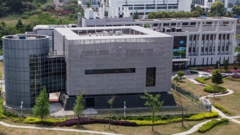 Auch hier, im zentralchinesischen Epizentrum der Pandemie, wird geforscht: Das Wuhan Institute of Virology (Bild: APA/AFP/HECTOR RETAMAL)