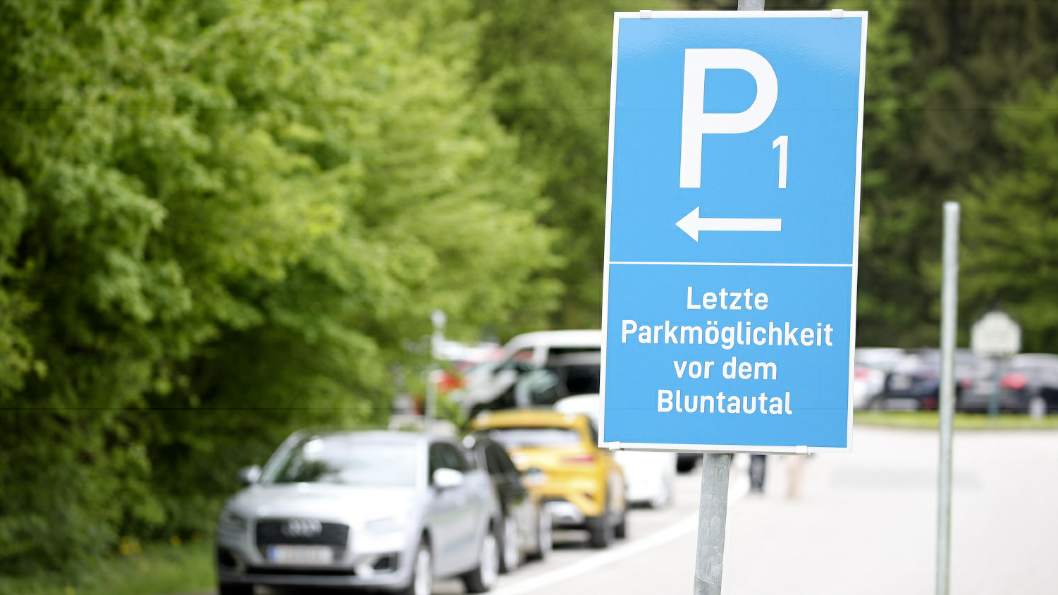 Parken im Bluntautal kostet nun. (Bild: Andreas Tröster)