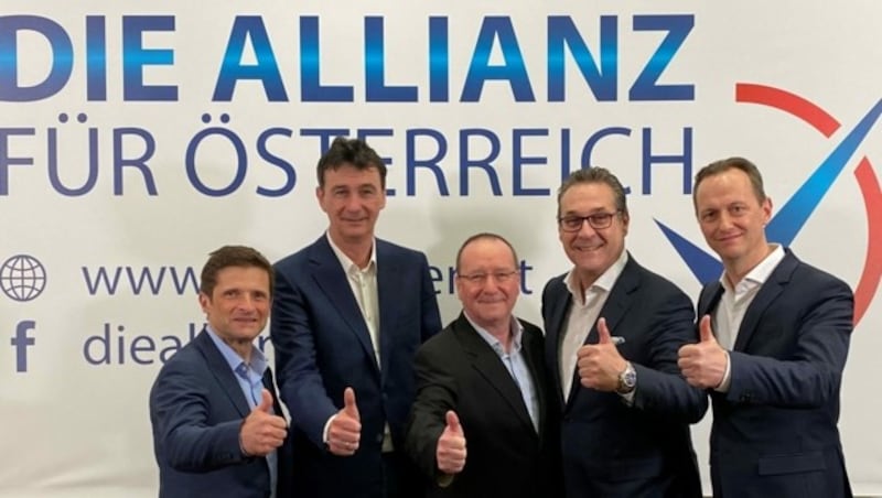 V.l.: Landtagsabgeordneter Dietrich Kops, Klubobmann Karl Baron, Bezirksrat Gerhard Wegscheidler, Bürgermeister-Kandidat Heinz-Christian Strache und Abgeordneter Klaus Handler (Bild: Die Allianz für Österreich)