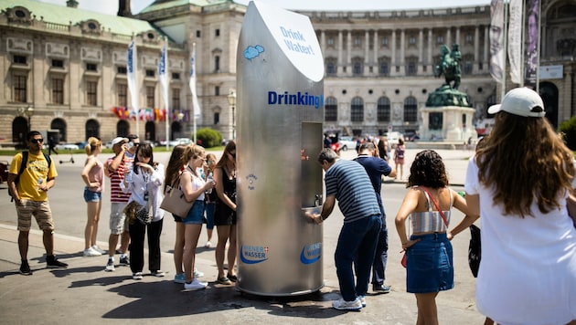 Inzwischen ist die Stadt mit 1500 öffentlichen Trinkbrunnen ausgestattet, die nun aktiviert werden. (Bild: APA/GEORG HOCHMUTH)