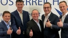 V.l.: Landtagsabgeordneter Dietrich Kops, Klubobmann Karl Baron, Bezirksrat Gerhard Wegscheidler, Bürgermeister-Kandidat Heinz-Christian Strache und Abgeordneter Klaus Handler (Bild: Die Allianz für Österreich)