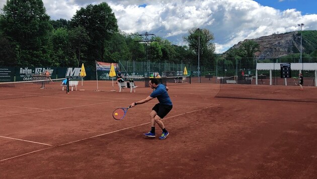 Auf den steirischen Tennisplätzen, wie hier in Judendorf, herrschte am Eröffnungstag Hochbetrieb. (Bild: Groicher)