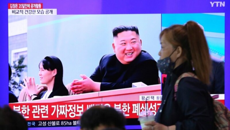 Auch im südkoreanischen Fernsehen war der Auftritt Kim von Kim Jong Un ein großes Thema. (Bild: AP)