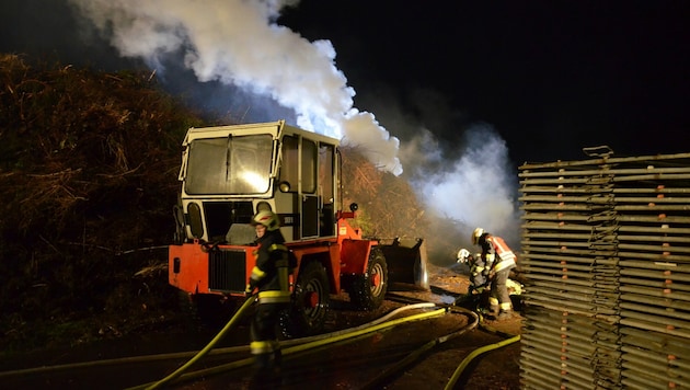 Ein Staudenhaufen brannte bei einer Gärtnerei in Deutschlandsberg. (Bild: OFM Hannes Mörth)