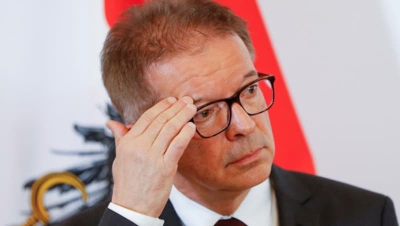 Gesundheitsminister Rudi Anschober sorgt mit seinen Erlässen für viel Kopfzerbrechen. (Bild: Leonhard Foeger)