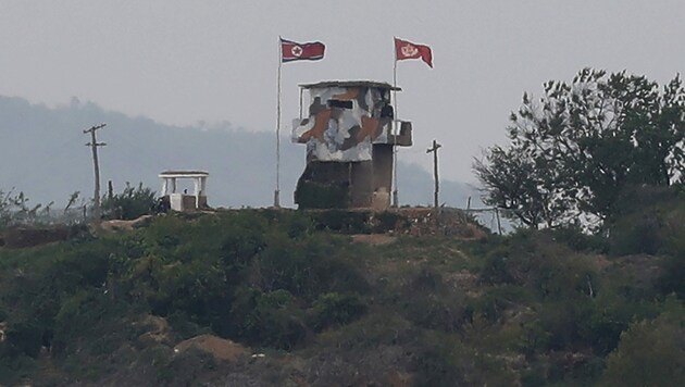 An der entmilitarisierten Grenze kommt es zwischen Süd- und Nordkorea immer wieder zu Spannungen. (Bild: AP)