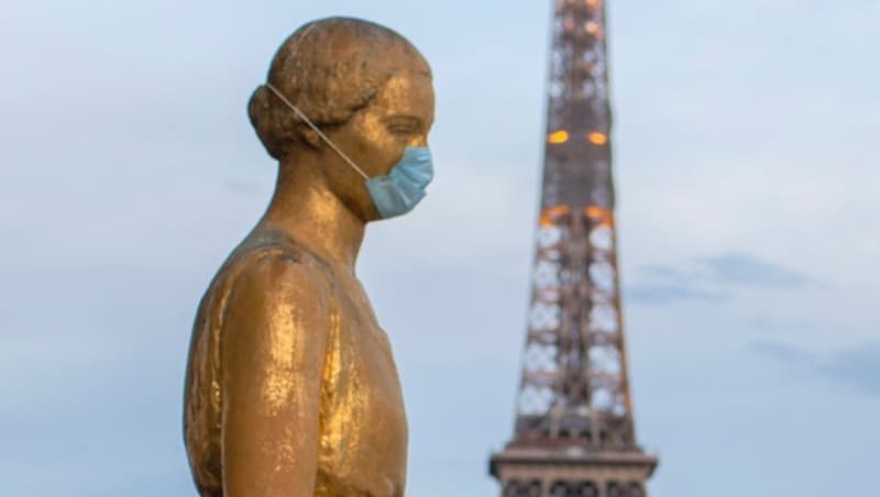 Paris, Trocadero: Corona schlägt hart zu, dennoch wird gelockert. (Bild: ASSOCIATED PRESS)