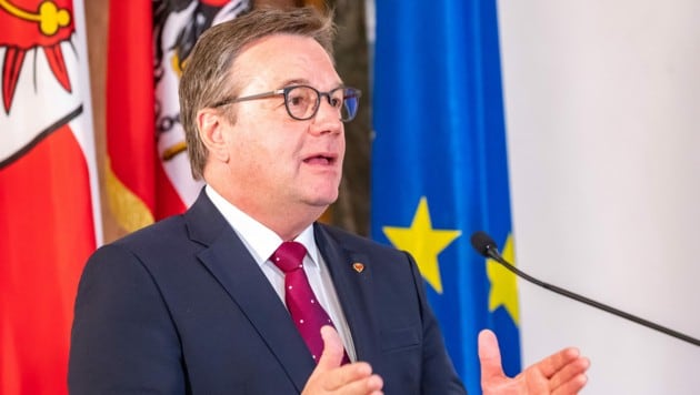 Landeshauptmann Günther Platter (ÖVP) stimmt der Entscheidung von Bundeskanzler Sebastian Kurz (ÖVP) zu. (Bild: APA/EXPA/JOHANN GRODER)
