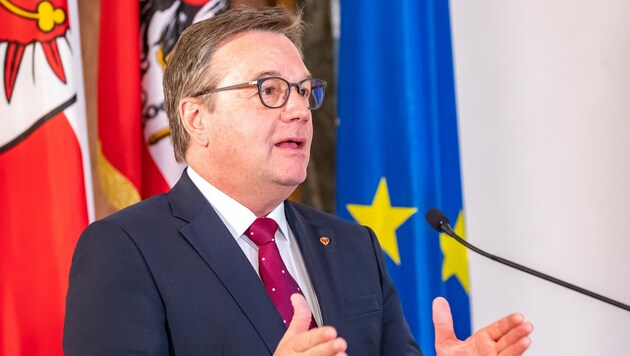 Landeshauptmann Günther Platter (ÖVP) stimmt der Entscheidung von Bundeskanzler Sebastian Kurz (ÖVP) zu. (Bild: APA/EXPA/JOHANN GRODER)