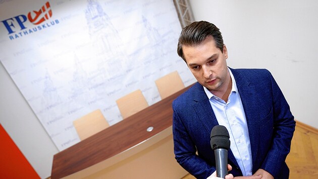 Dominik Nepp (FPÖ) will mit Brachialpolitik Stimmen lukrieren - aus welcher Ecke ist klar. (Bild: APA/picturedesk.com/Georg Hochmuth)