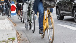 Einem Radfahrer kam am Mittwoch in Salzburg am Elisabethkai das Fahrrad vor ihm verdächtig vor. Zufällig waren Polizisten in der Nähe (Symbolbild). (Bild: stock.adobe.com, City4U-Grafik)