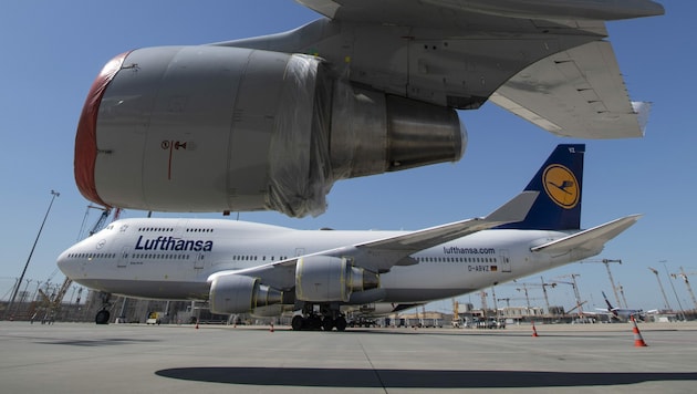 Die Lufthansa verhandelt derzeit mit der deutschen Bundesregierung über Staatshilfen im Gesamtvolumen von 9 Milliarden Euro. (Bild: APA/dpa)